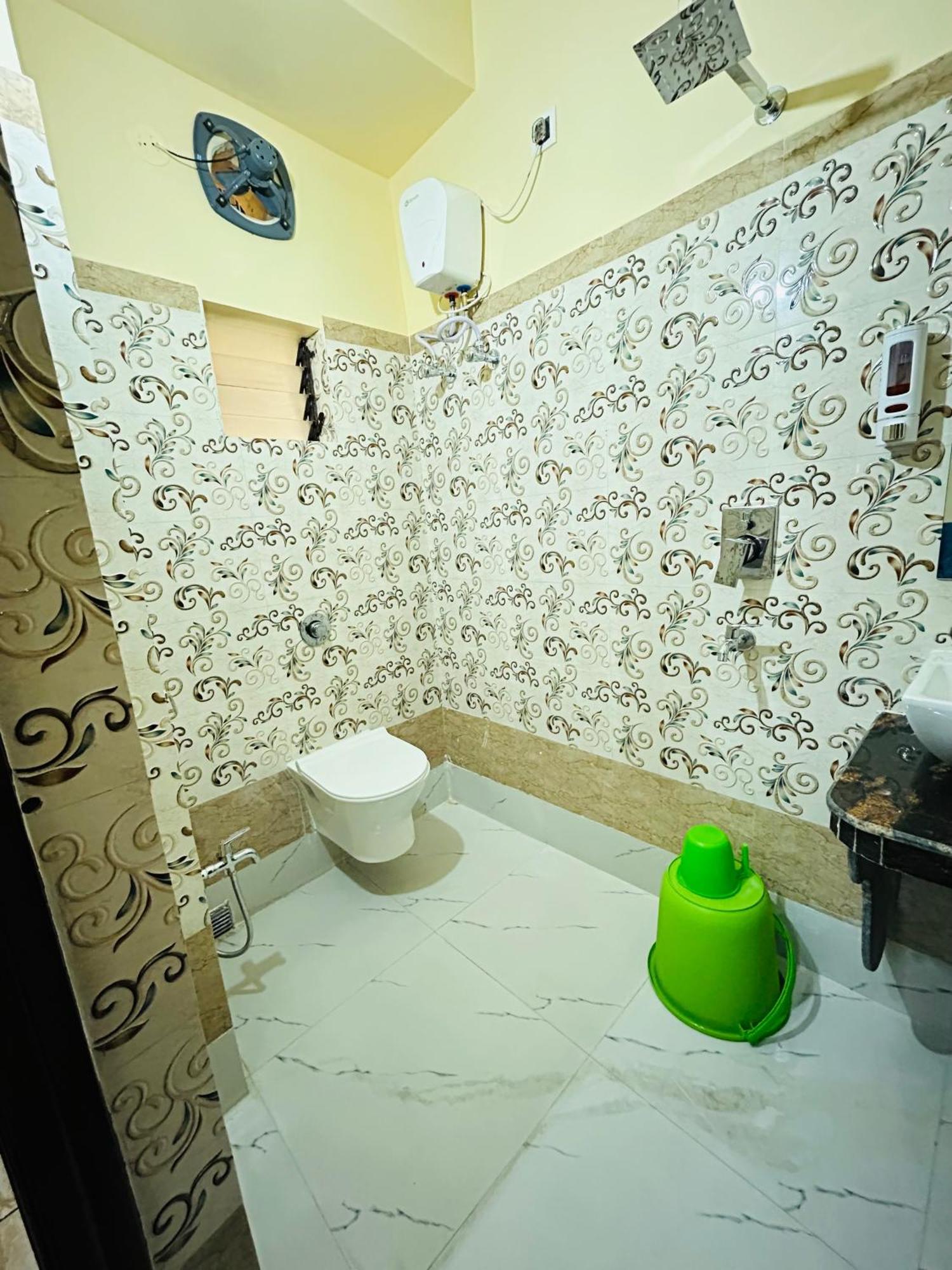 Hotel Kanan Inn Калькутта Экстерьер фото