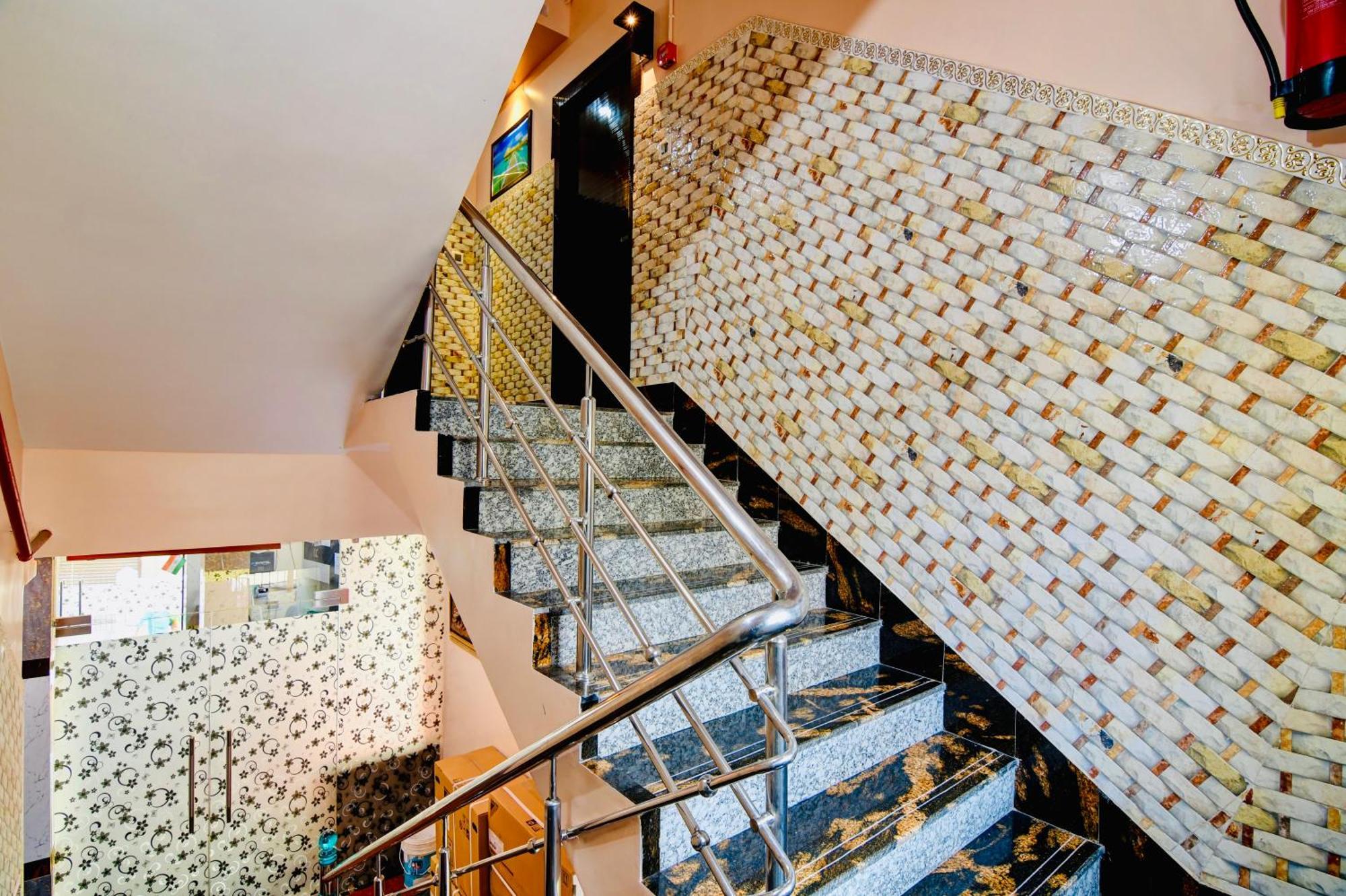 Hotel Kanan Inn Калькутта Экстерьер фото
