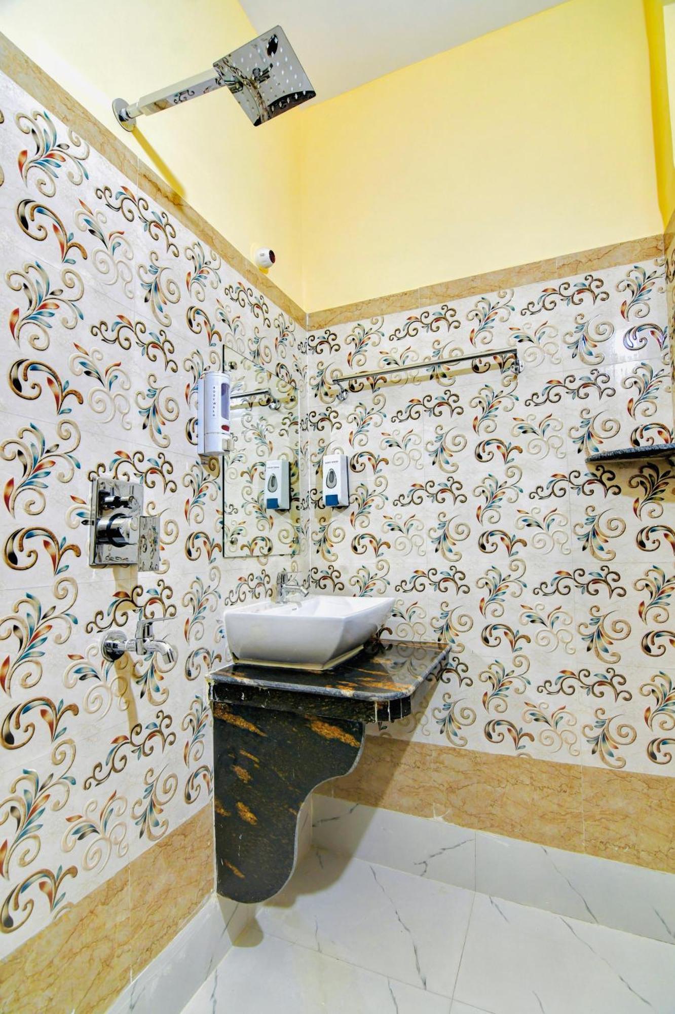 Hotel Kanan Inn Калькутта Экстерьер фото