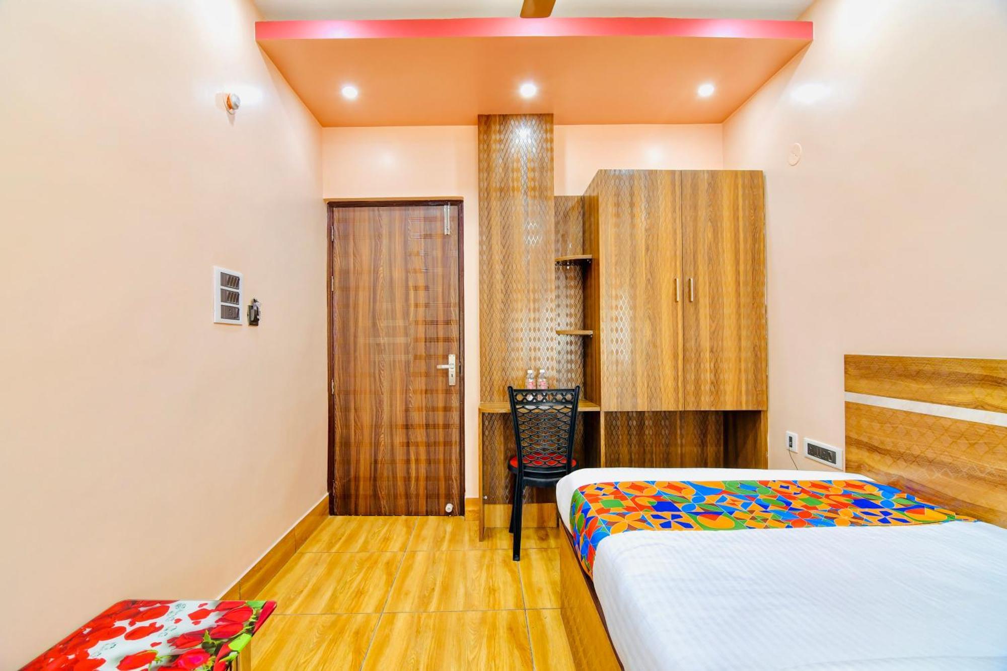 Hotel Kanan Inn Калькутта Экстерьер фото